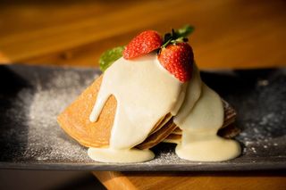 Панкейк под ванильным соусом (140г)