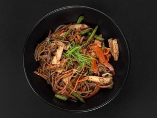 Локшина Соба з куркою в соусі теріякі (350g)