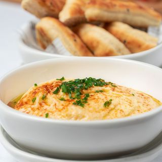 Hummus de garbanzos con pan de pita