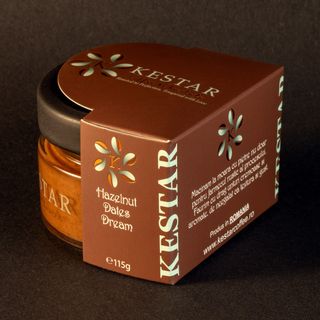 Crema tartinabila de alune de padure si pasta de curmale