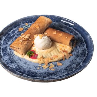 Млинці з пасерованими яблуками (320г)