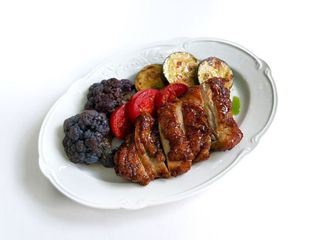 Глазуроване курча із запеченим овочами (350g)