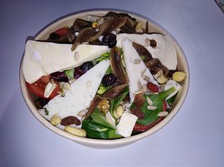 Ensalada De Quesos Y Anchoas