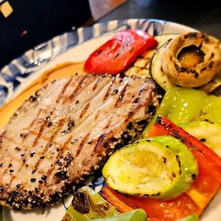 Tuna steak na kikiriki puteru 550gr