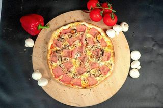 Cogumelos e Fiambre (Pizza Média)