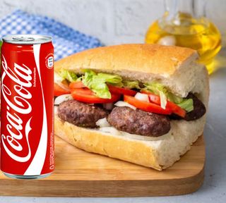 Сандвич с домашни телешки кюфтенца (250г)+Кока-Кола (кен)
