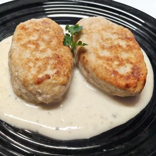 Mielone z kurczaka z sosem beszamelowym 200g +70g