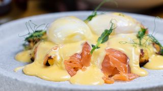 Яйцо Бенедикт  Лосось 