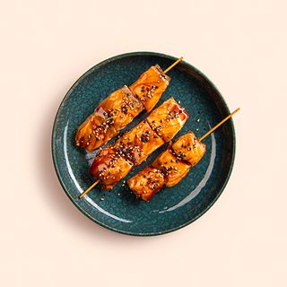 211. Yakitori de salmón (3 uds.)