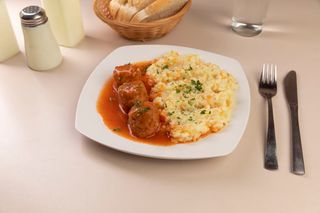 Chiftelute si pilaf de orez