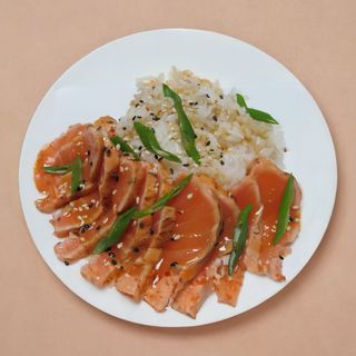 Салата Яки Сьомга (300г)