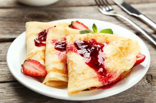 Clatita cu dulceata de capsuni 