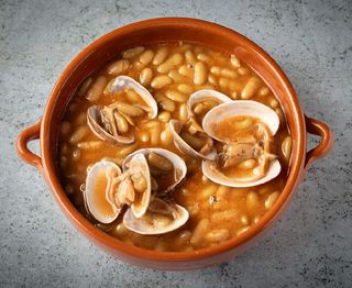 Verdinas con almejas