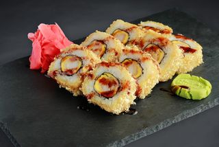 Темпура рол з тигровою креветкою та беконом (270г)