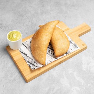 Empanada de carne mechada con queso gouda (1 ud.)