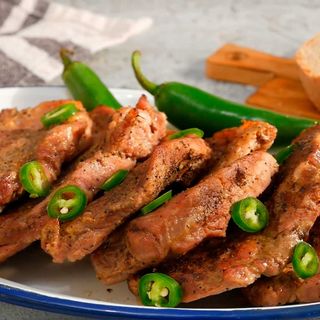 Свинска пържола на скара с гарнитура (500гр)