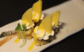 136.- Crispy Roll Mango ( 4 Uds.)