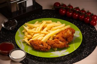 Meniu aripioare de pui si Coca-Cola (doză)