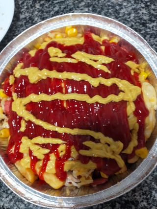 Salchipapa Colombiana