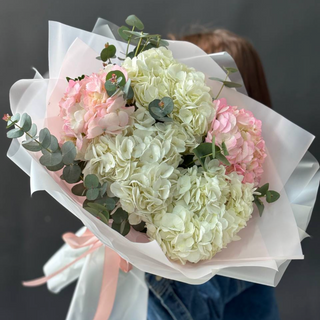 Букет гортензій з евкаліптом