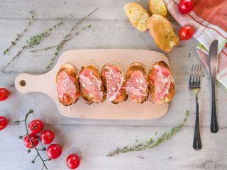 Брускети с прошуто крудо (5бр)