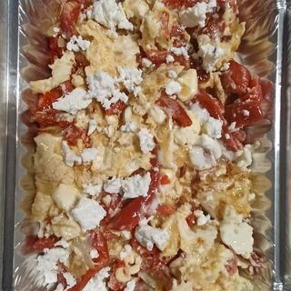 Revuelto de pimientos y queso feta