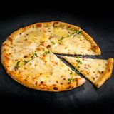 Пица Куатро формаджи бяла (400г)