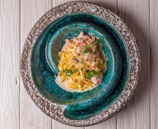 Вершкові тальятеле з телятиною та креветкою