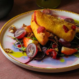 Branza brie pane cu sos de tamarindo