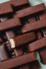 Баунти с кокосова паста и кулинарен шоколад