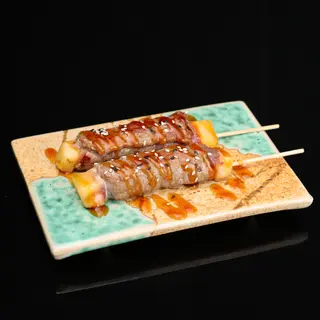 57. Pinchó de ternera y queso (3uds)