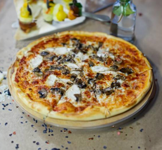 С курицей и грибами (35см)