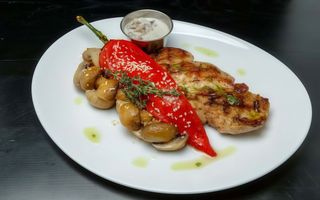 Смажений свинячий стейк із ошийка з перцем (300г)