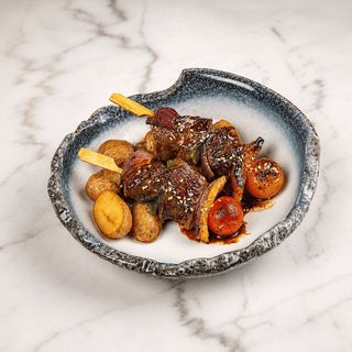 Yakitori de lomo saltado