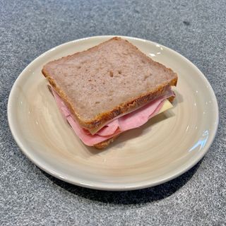 Toast cotto ed edamer