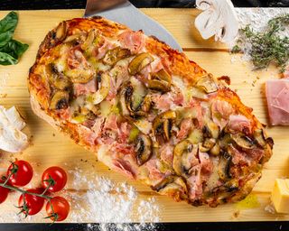 Pinsa Prosciuto E Funghi