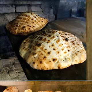 Domaća lepinja, kajmak i pršuta 300gr