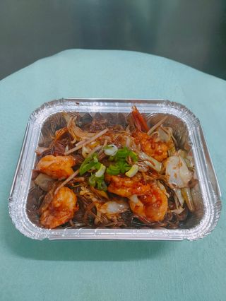 156. Spaghetti di soia con gamberi e verdure