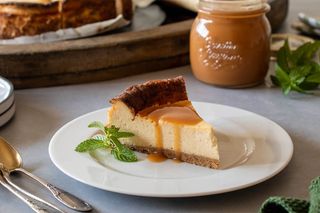 Tarta de queso con dulce de leche (porción)