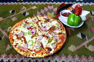 პიცა „ბარაქა’’ ლორით