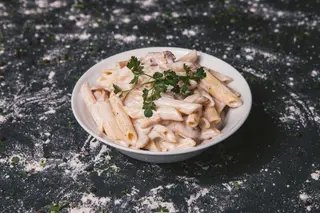 Pasta s pršutom i tikvicama
