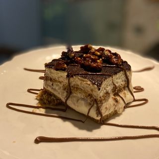 Tiramisu con nueces caramelizadas (especialidad) 