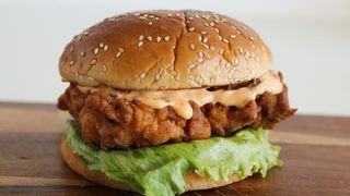 CHICKEN BURGER 