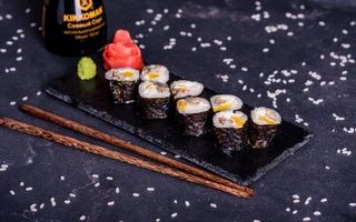 Рол Макі з вугрем,сиром та манго (250г)