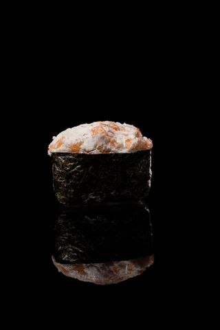 Гункан Лосось-Сир