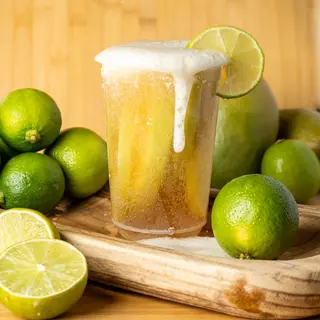 Michelada aliñada con sal