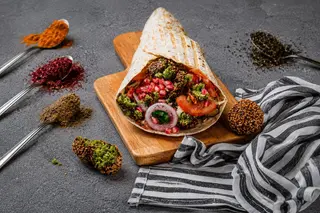 Falafel cu Salata de Vinete si Rodie la Lipie