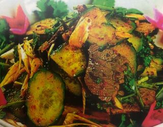 Салат с говядиной и огурцами