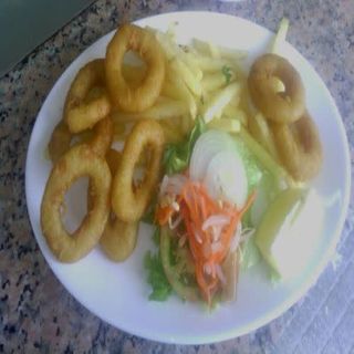 Calamares Con Papas Y Ensalada