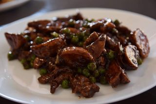 Teletina sa graškom i krompirom